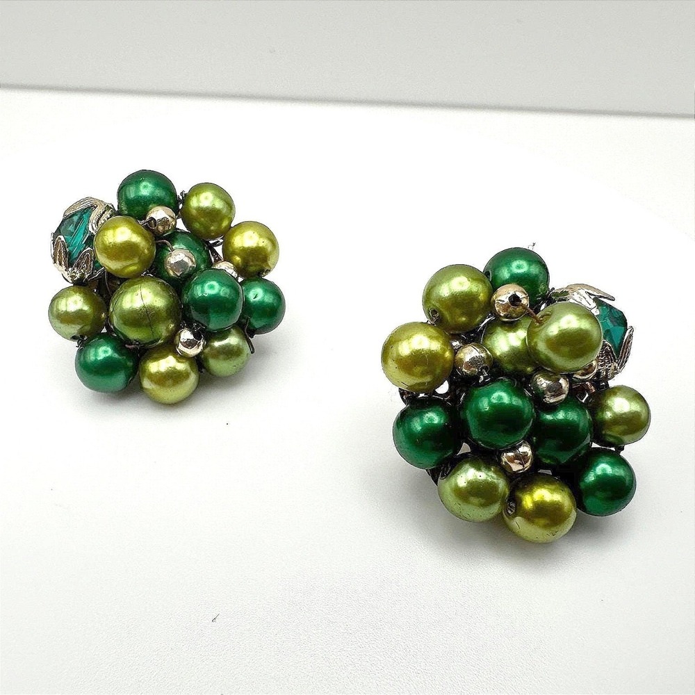 Vintage 60s Green Faux Pearl Clip-On Earrings Cluster Mid-Century Womens Jewelry